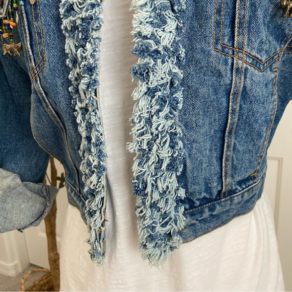 Embellished Cropped Jean Jacket with Sequins⭐️BEAUTIFUL - Picture 5 of 15